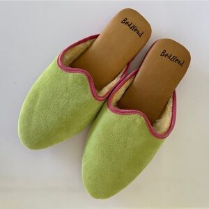 BedHead sheepskin slippers 7 green pink trim slides